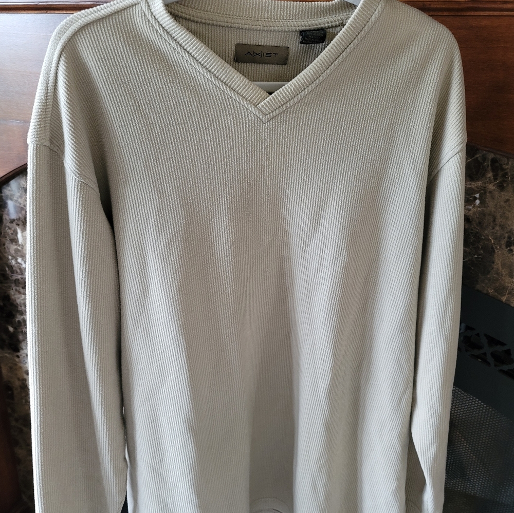 Men's V-neck Pullover